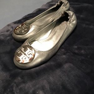 Tory Burch reva flat